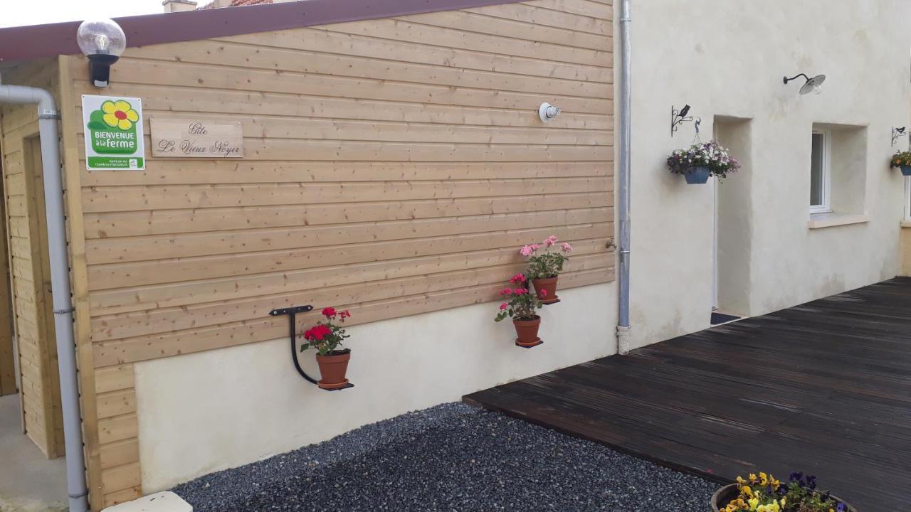 Gite " Le Vieux Noyer" Liesville-sur-Douve ภายนอก รูปภาพ