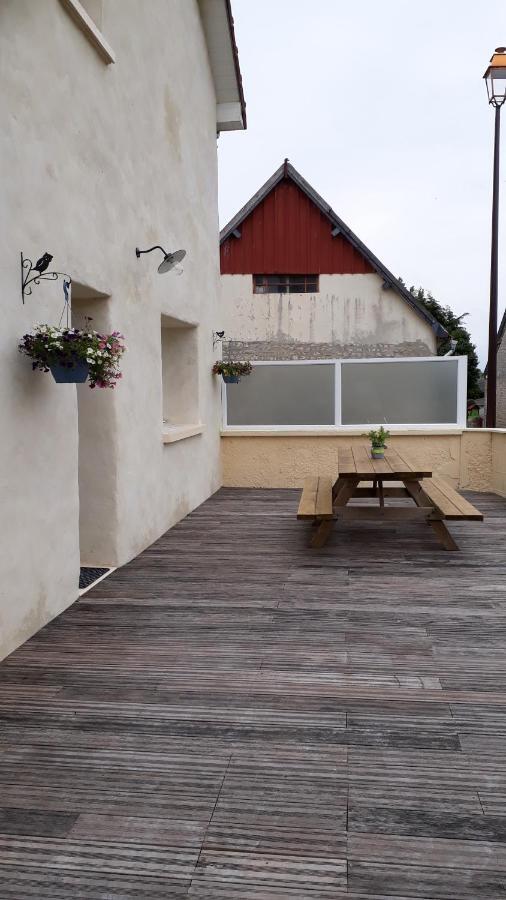 Gite " Le Vieux Noyer" Liesville-sur-Douve ภายนอก รูปภาพ